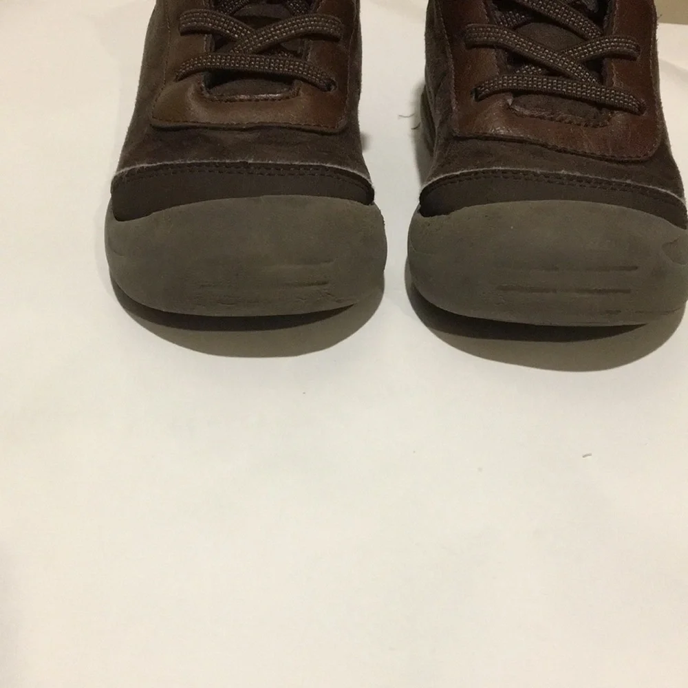 OshKosh B’gosh kids high top ankle shoes boots size 9M brown